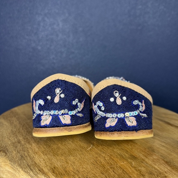 Fuchsia NIB "Portia" Blue and Tan Flats with Embroidery and Suede, Size 10 WIDE - Picture 5 of 8